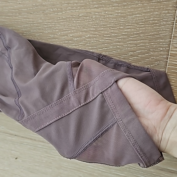 Lululemon mesh cropped legging - Picture 2 of 5